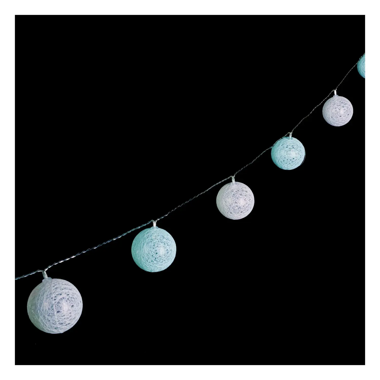 immagine del prodotto Catena luminosa a batteria 3AA, luci a batuffoli colori misti azzurro e bianco, bianco caldo 2m