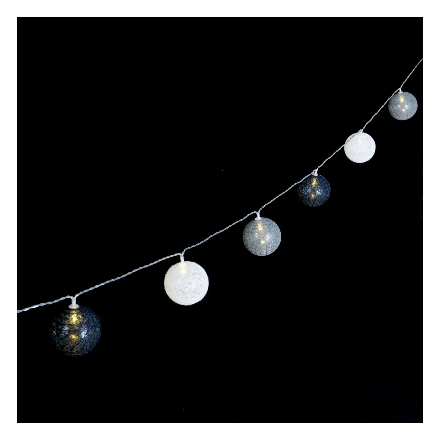 immagine del prodotto Catena luminosa a batteria 3AA, luci a batuffoli colori misti gradazioni di grigio, bianco caldo 2m