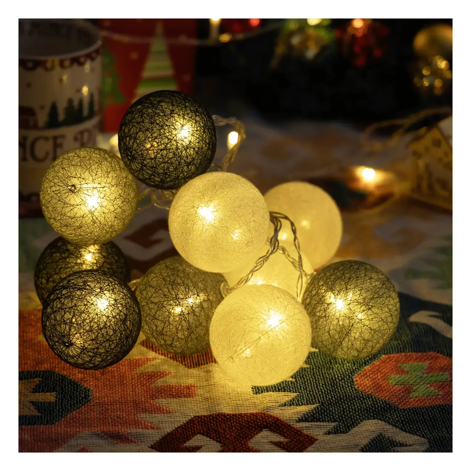 immagine Catena luminosa a batteria 3AA, luci a batuffoli colori misti gradazioni di grigio, bianco caldo 2m