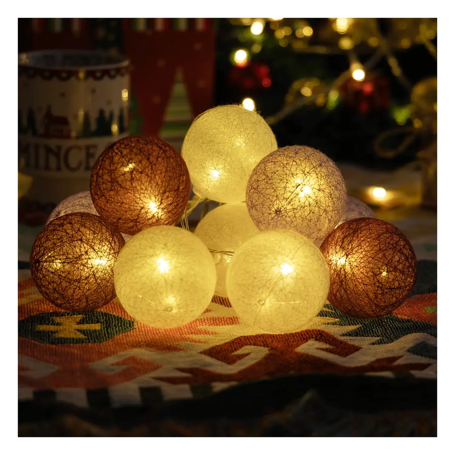 immagine Catena luminosa a batteria 3AA, luci a batuffoli colori misti gradazioni di viola, bianco caldo 2m