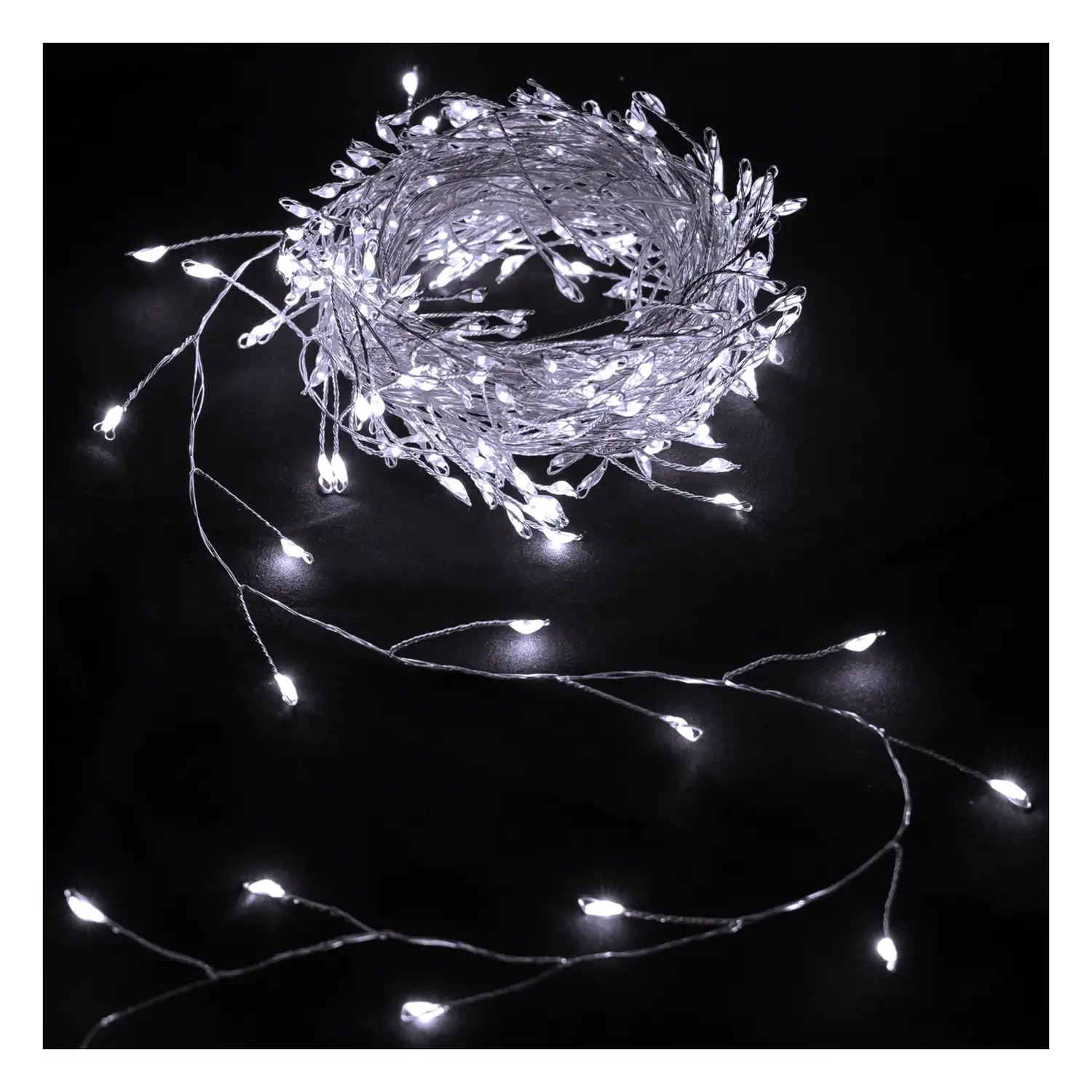 immagine del prodotto Catena luminosa a batteria 3AA, luci a petardo, cavo in rame, bianco freddo 9m IP44, Interno&Esterno