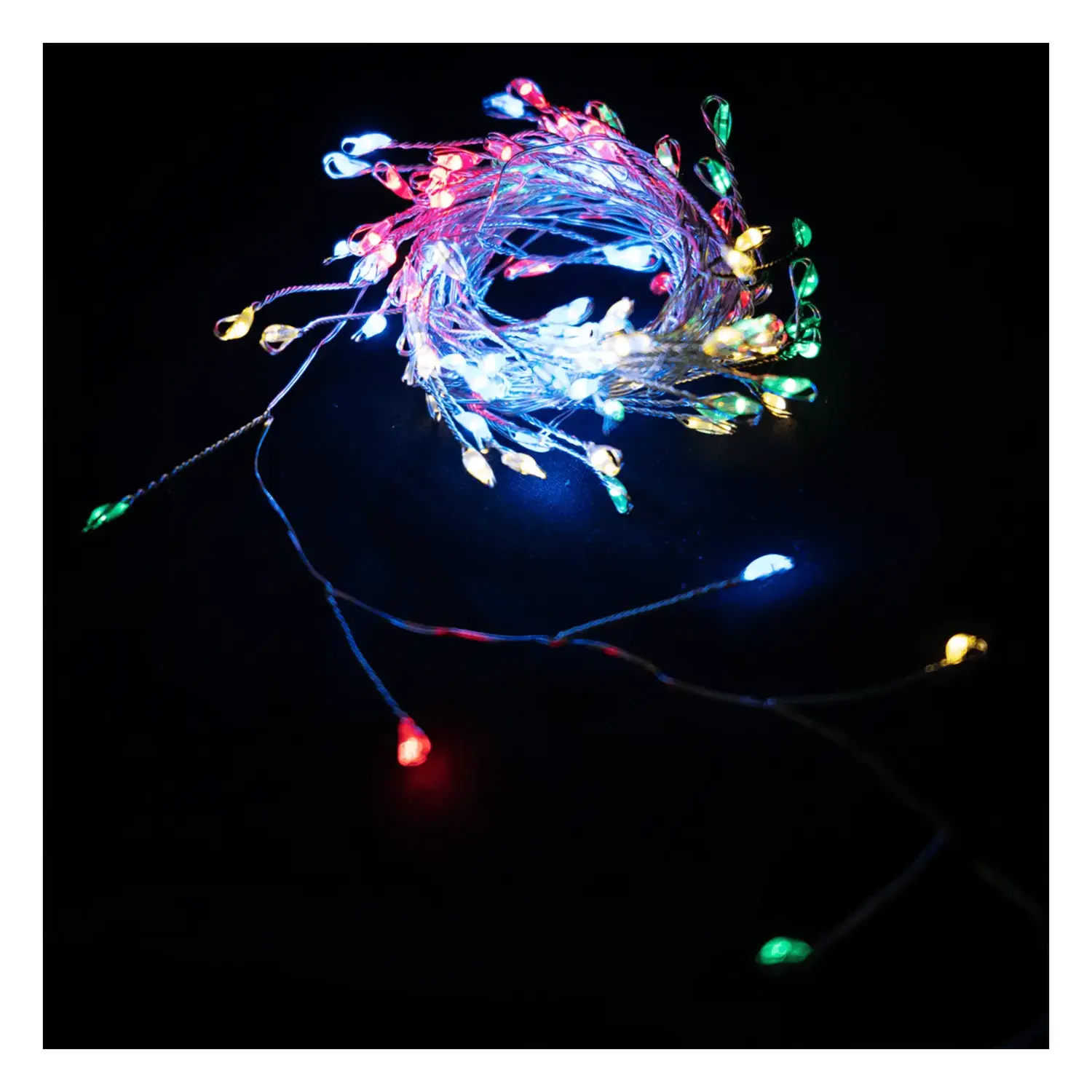 immagine del prodotto Catena luminosa a batteria 3AA, luci a petardo, cavo in rame, RGBY 6m IP44, Interno&Esterno