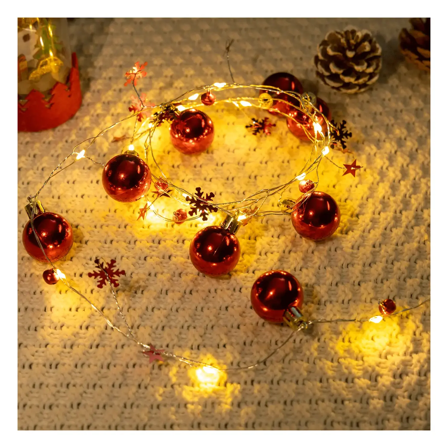 immagine del prodotto Catena luminosa a batteria 3AA, palline di Natale e stelline rosse, bianco caldo 2m IP44, Interno&Esterno