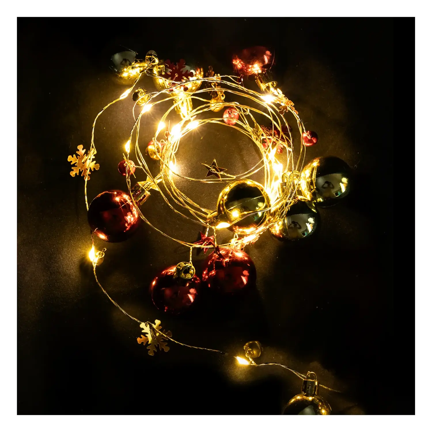 immagine Catena luminosa a batteria 3AA, palline di Natale e stelline rosse e oro, bianco caldo 2m IP44, Interno&Esterno