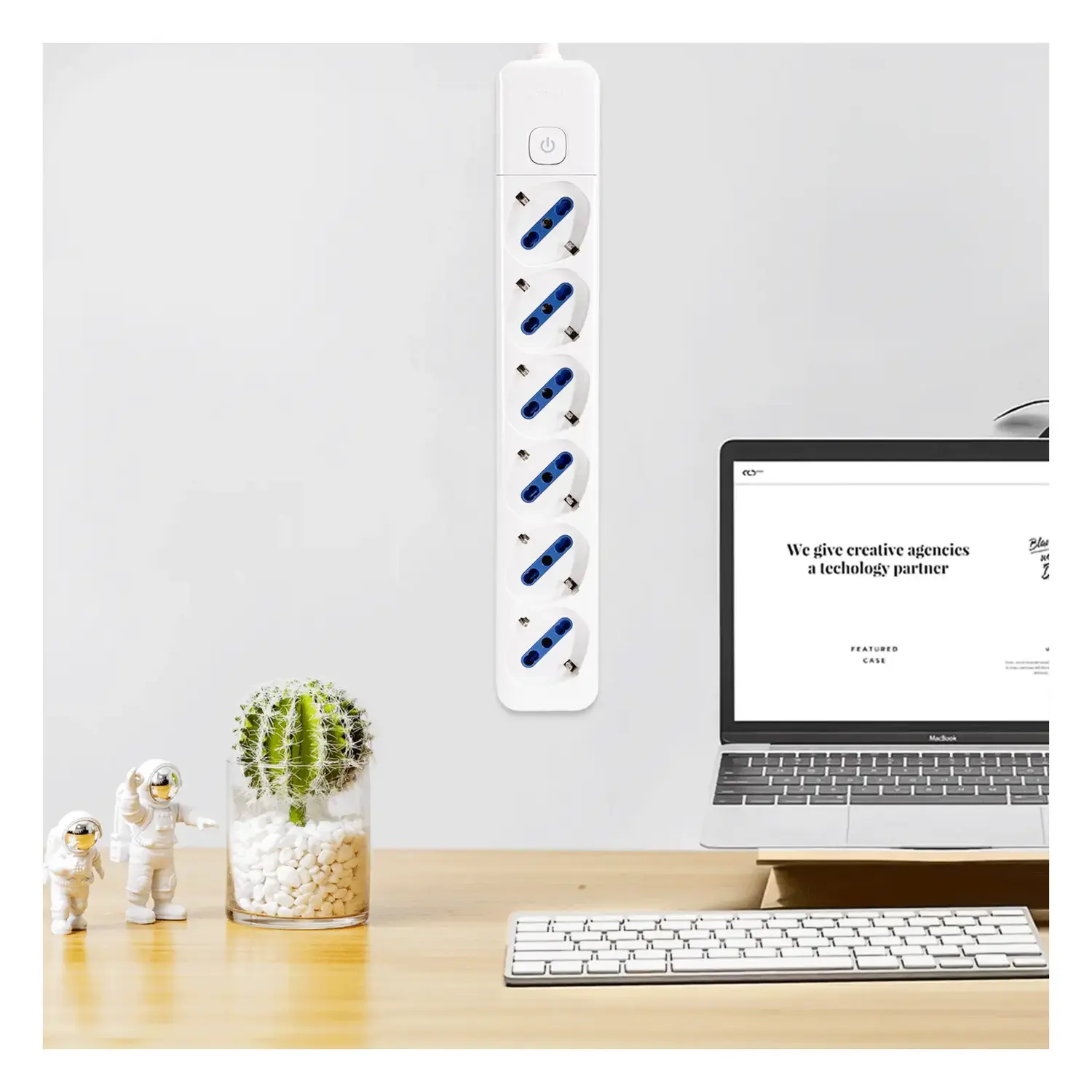 immagine Multipresa italiana a 6 prese, bianca (senza cavo) con interruttore