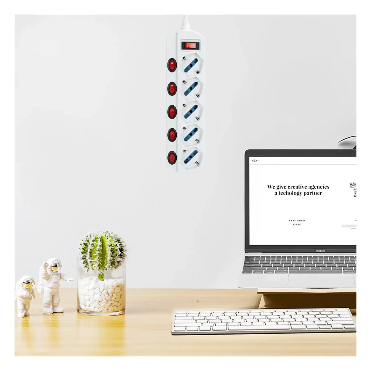 immagine Multipresa spina piatta 16A con interruttori 1,5 m 5 prese bipasso 10-16a schuko bianco