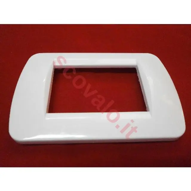 immagine del prodotto placca abs compatibile bticino livinglight bianco 3 fori zip 4100