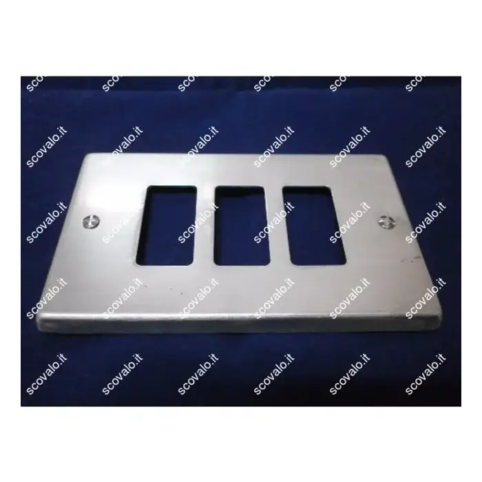 immagine placca alluminio compatibile bticino magic copri interruttore paglierino 3 fori